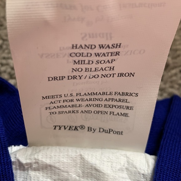 Bob Chinn’s Crabhouse Tyvek Fish Jacket - Picture 4 of 9